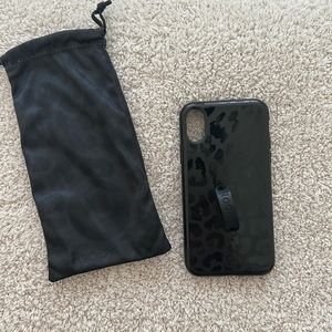 Black Leopard Loopy Case iPhone Xs